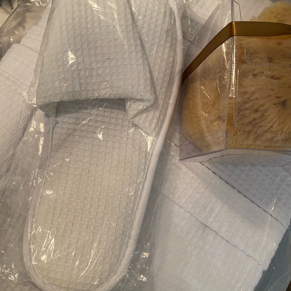 Soft touch Robe and slippers - Picture 9 of 9